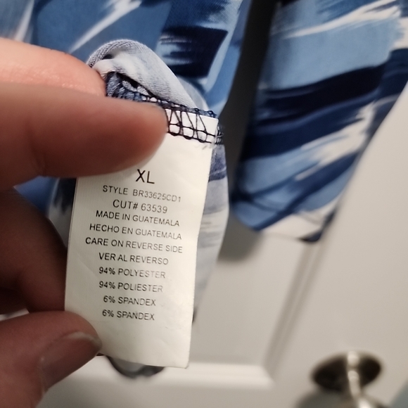 Briggs New York Blue and black Sz Xl buckle detail at collar. - Picture 4 of 6